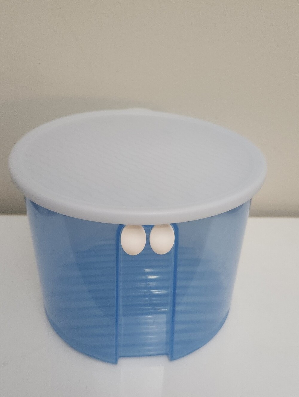 Tupperware FridgeSmart Container - Blue - Round Large 9" Diameter, 20 Cups
